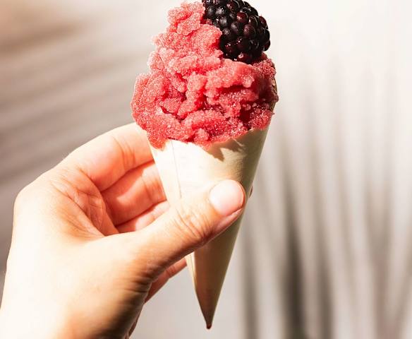 Sorbete de sangría de moras