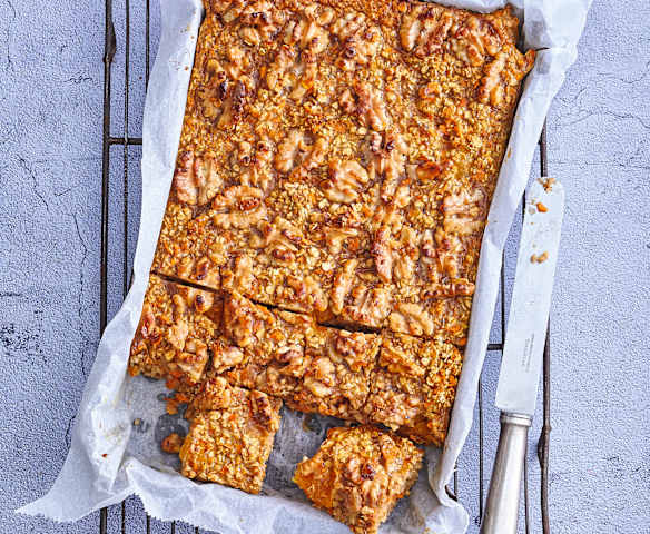 Gâteau de flocons d'avoine aux noix, façon carrot cake