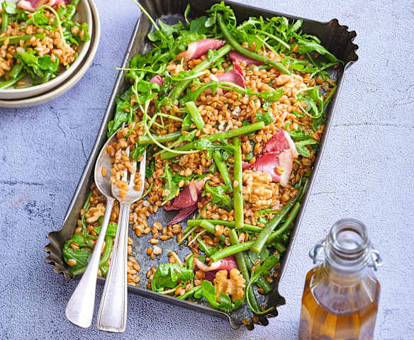 Salade de petit épeautre au magret, aux haricots et aux noix