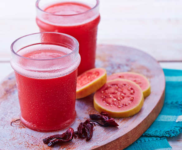 Agua de Jamaica con mandarina y jengibre