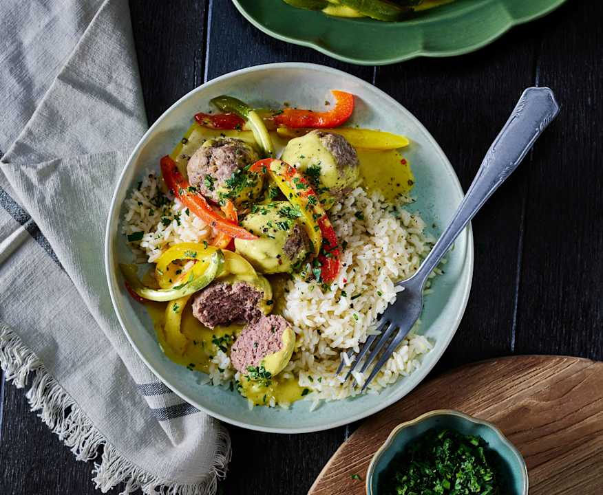 Hackbällchen mit Reis, Paprika und Currysauce - Cookidoo® – das ...