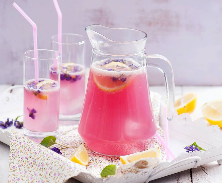 Fialkova Limonada (fialkové limonády, fialkového sirupu, fialkovou limonádu) Fialkova Limonada