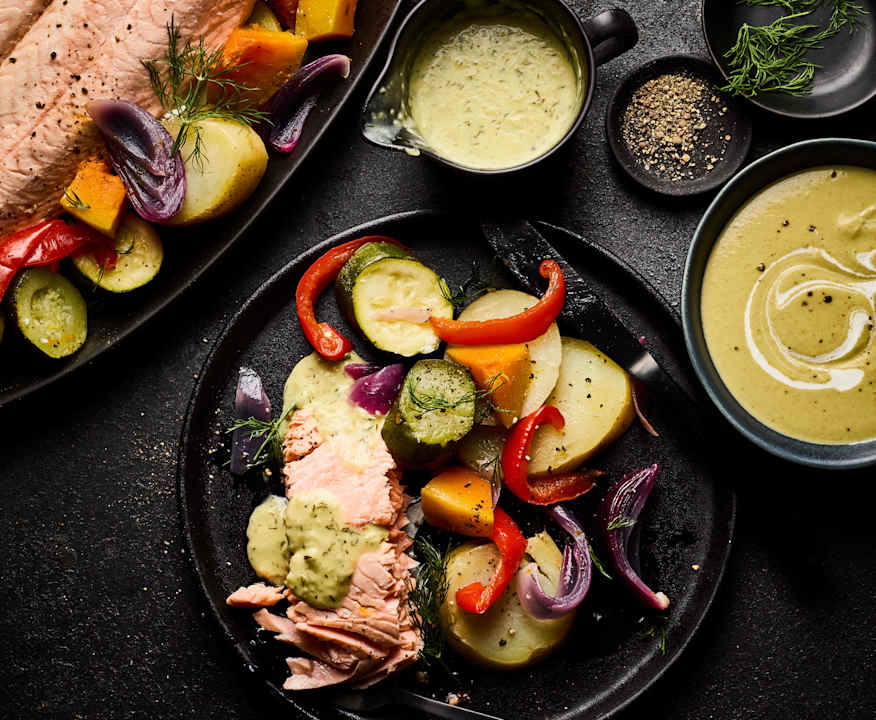 Menü: Brokkoli- und Edamame-Suppe mit Gorgonzola, Lachs mit Gemüse und ...
