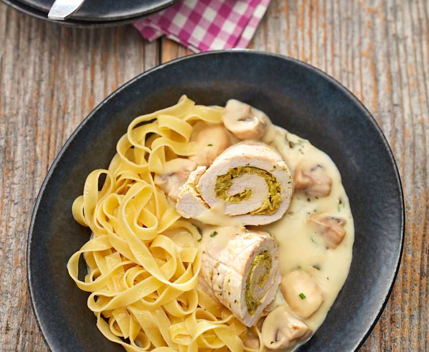 Geschmorte Putenrouladen mit Bandnudeln - Cookidoo® – the official ...