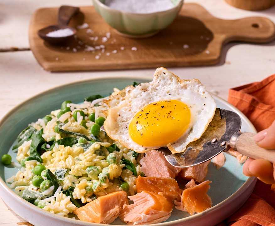 Spinat-Erbsen-Reis mit Lachs und Spiegelei - Cookidoo® – the official ...