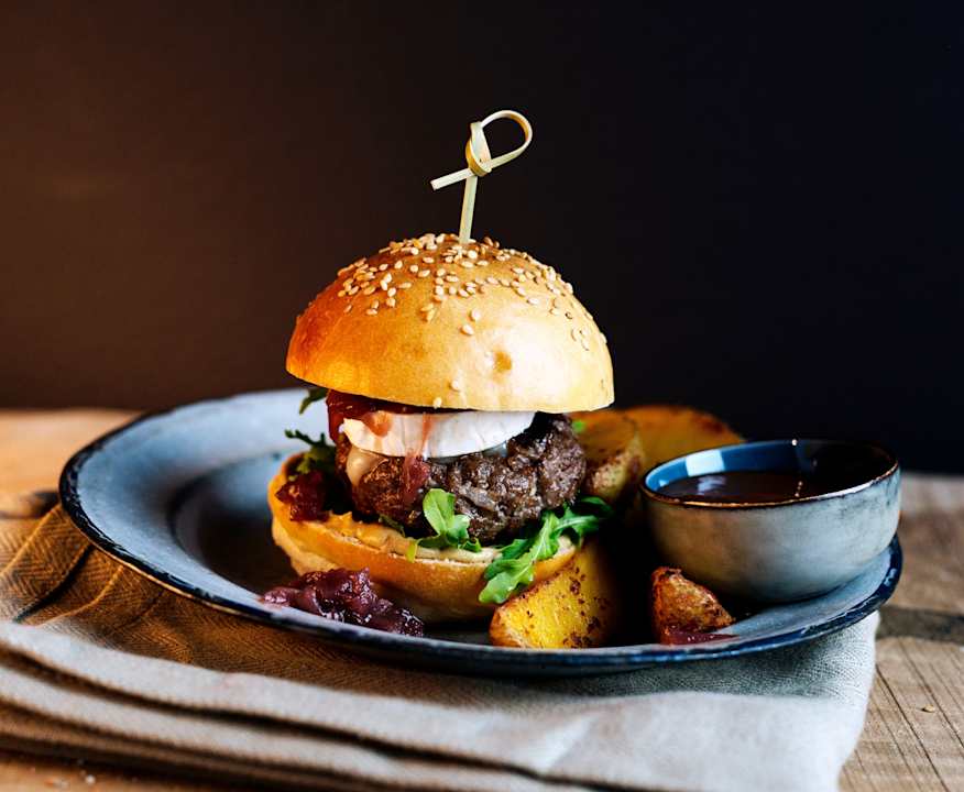 Rindfleisch-Burger mit Ziegenkäse und Zwiebelchutney - Cookidoo® – das ...