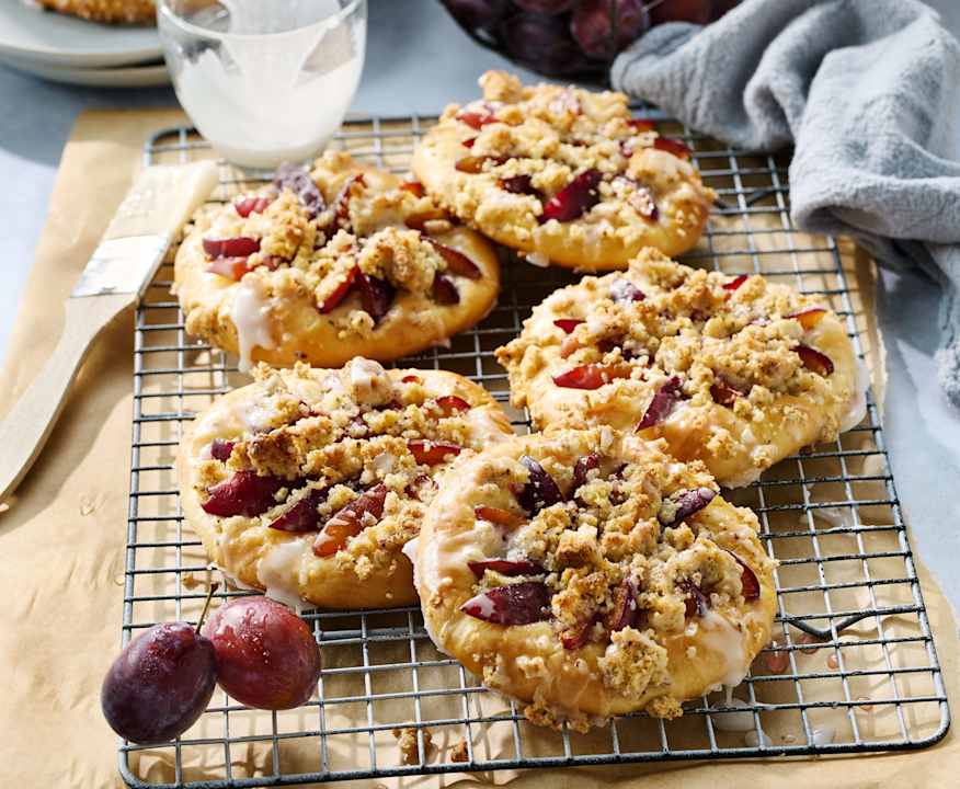 Zwetschgen-Hefe-Taler mit Haselnuss-Streuseln - Cookidoo® – the ... Zwetschgen-Hefe-Taler mit Haselnuss-Streuseln - Cookidoo® – the ...