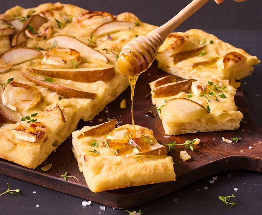 Birnen-Focaccia mit Ziegenkäse und Honig - Cookidoo® – the official ...