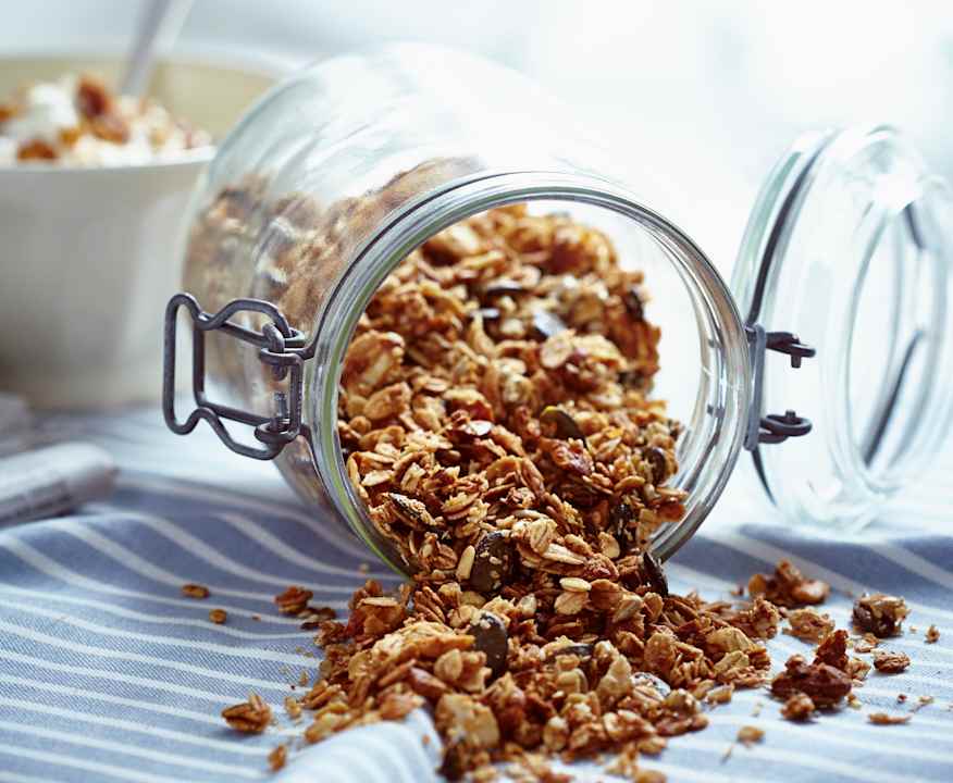 Granola de coco y almendra-image