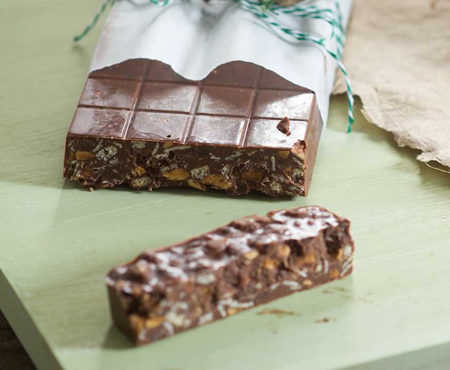 Turrón de muesli, almendra y chocolate-image
