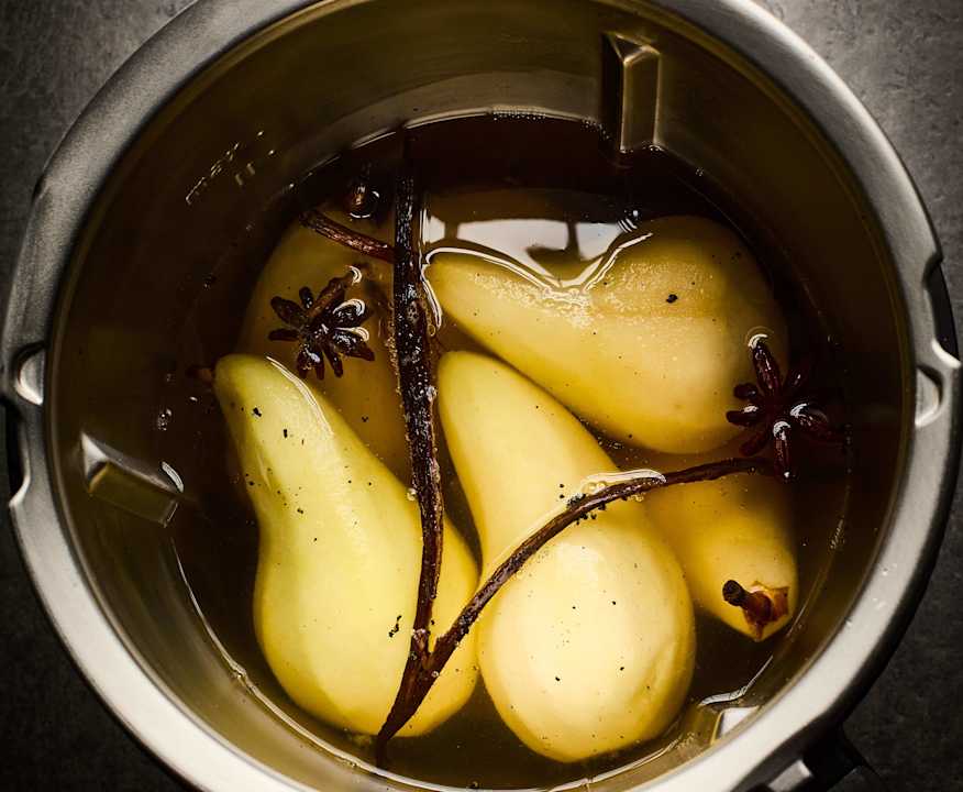 Vanille-Weisswein-Birnen mit Mandelstreuseln - Cookidoo® – Thermomix ... Vanille-Weisswein-Birnen mit Mandelstreuseln - Cookidoo® – Thermomix ...