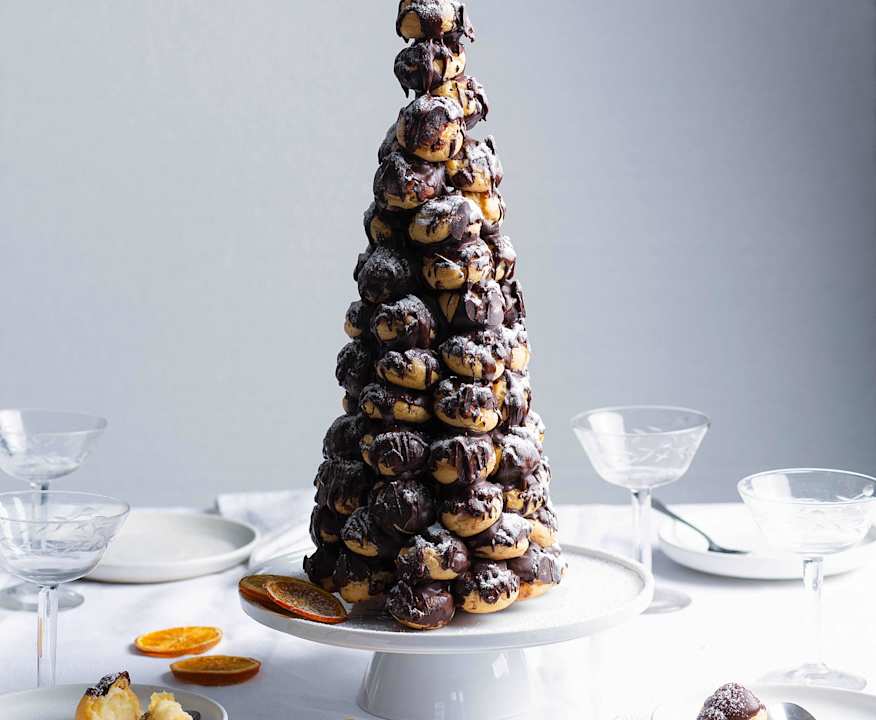 Croquembouche mit Orangenpudding und dunkler Schokolade - Cookidoo ... Croquembouche mit Orangenpudding und dunkler Schokolade - Cookidoo ...