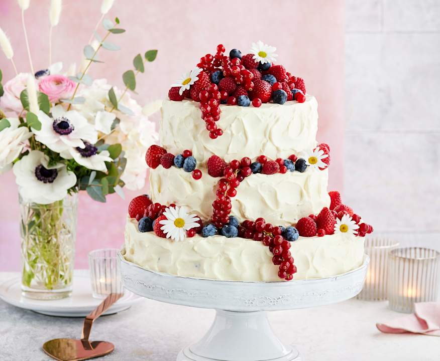 Beeren-Frischkse-Hochzeitstorte