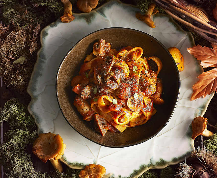 cosa fare se il ragu e troppo liquido Questo trucchetto non l’ho imparato online., Me lo ha insegnato mia nonna,  in cucina😍, Quando il ragù è quasi pronto,, aggiungo un pezzettino di  cioccolato fondente., Non si sente nel gusto,, ma main image 1
