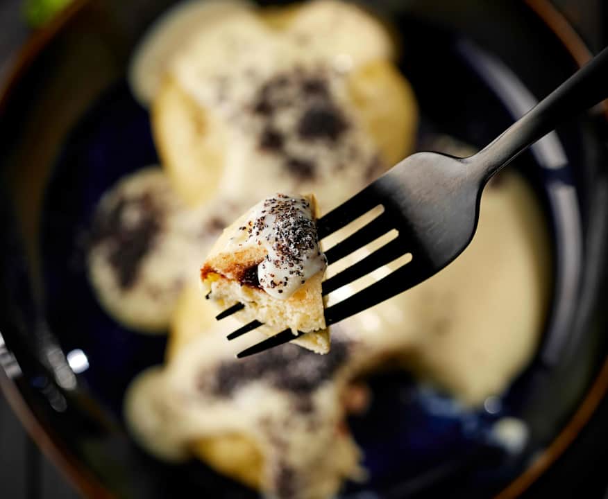 Mini-Germknödel mit Pflaumenmus, Mohnzucker und Vanillesauce - Cookidoo ...