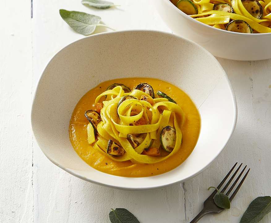 Tagliatelle con crema di zucca e zucchine (vegan) - Cookidoo® – la ...
