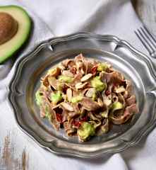 Tagliatelle di farro al pesto di avocado