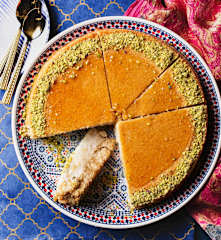 Sweet cheese pastry (knafeh)