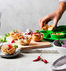 Mini tarty z kurczakiem po tajsku