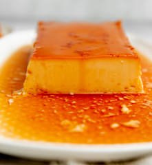 Flan de leche condensada y huevo