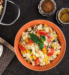 Cous cous di cavolfiore e verdure raw