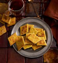 Bolachas de sêmola de milho com recheio de figo e nozes