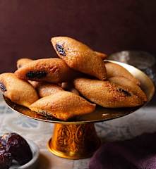 Makrouts (semolina and date cookies)