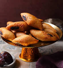 Makrouts (pâtisseries à la semoule et aux dattes - مقروط)