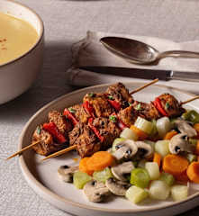 Mercimek Çorbası, Buharda Pişirilmiş Tavuk Şiş ve Sebze