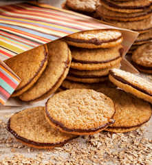 Galletas sándwich de avena con chocolate