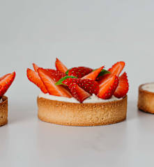 Jahodová tartaletka s bazalkovým krémem