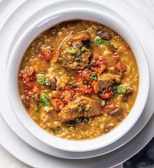 Guacho de rabito con frijoles chiricanos