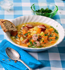 Steckrüben-Kartoffel-Eintopf mit Mettwurst