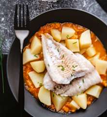 鱈魚馬鈴薯佐蕃茄淋醬