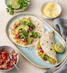 Pulled Chicken Taco mit Drachenfrucht-Pico