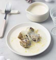 Alcachofas confitadas con crema de queso Idiazábal