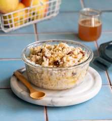 Owsianka jabłkowa z cynamonem i rodzynkami