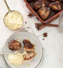 Pollo marinado con puré de patatas