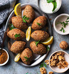 Kibbeh con salsa de yogur