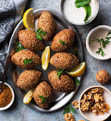 Kibbeh et sauce au yaourt