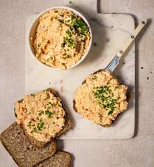 Pasta jajeczna z suszonymi pomidorami