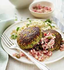 Hamburgueres vegan de brócolos com salada de rabanete