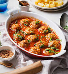 Albóndigas en salsa española