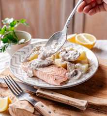 Saumon et pommes de terre sauce aux champignons