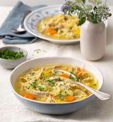 Hühnersuppe mit Nudeln