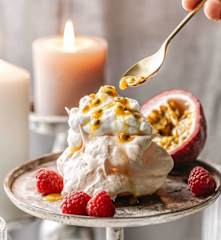 Pavlova framboises et fruit de la Passion