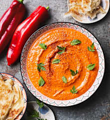 Pasta z pieczonej papryki i orzechów (Muhammara)