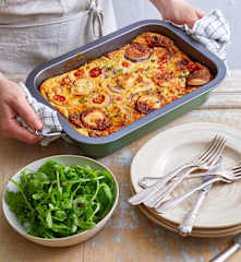 Pancake suédois géant, tomates, oignons rouges et chèvre