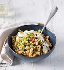 Bol al gusto con salsa de legumbres