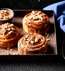 Cinnamon Buns met Karamel en Pecannoten